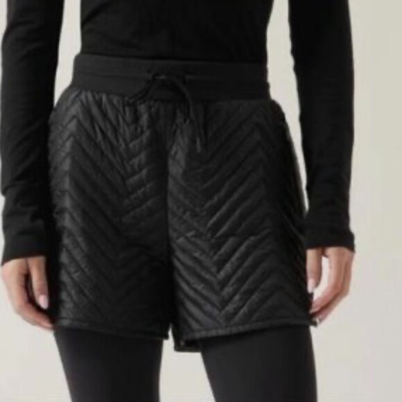 ATHLETA Womens NWOT Apres Quilted DOWN Ski Hiking Shorts Zip Pockets 8 Black $89 - Picture 1 of 8